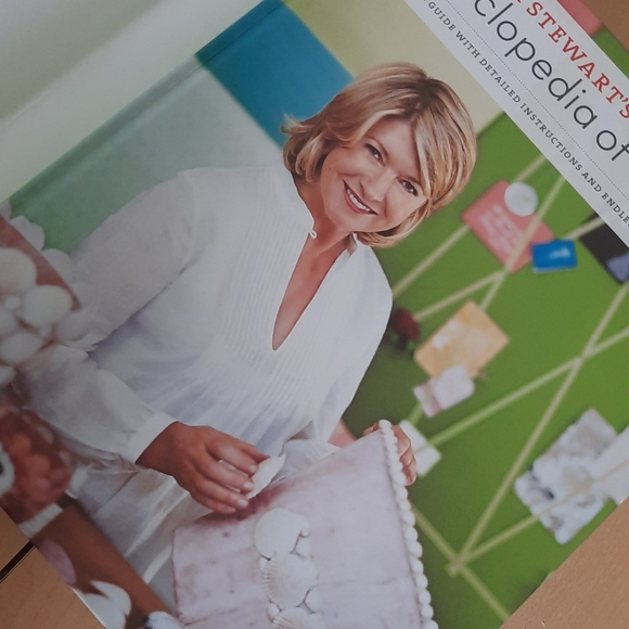 Martha Stewart-encyclopedia of crafts hard cover book. - Picture 5 of 5